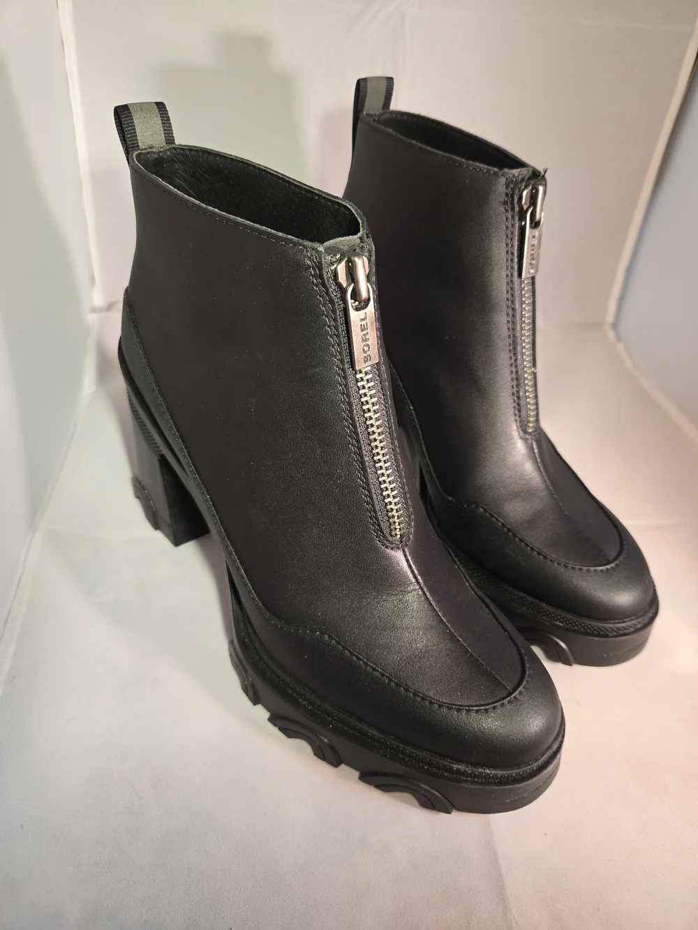 Sorel Black Front-Zip Chunky Heel Ankle Boots US 8.5
